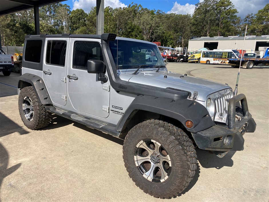 2011 Jeep Wrangler Unlimited Sport 4WD Auto Wagon (WOVR-Stat-Write Off)