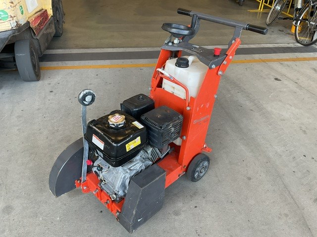 <p>Husqvarna Concrete Saw</p>