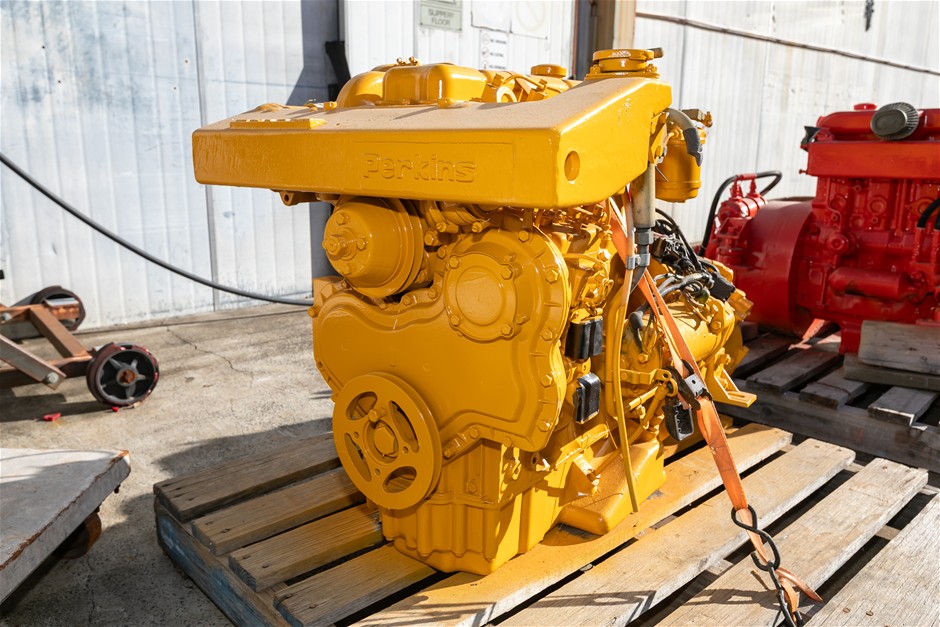 <B>Perkins 4-236 4 Cylinder Marine Motor</B>