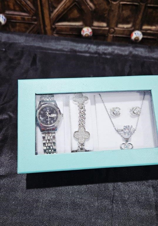 6-Piece Jewellery Set.Watch,Bracelet, Ring & Necklace, Earrings(Gift Box