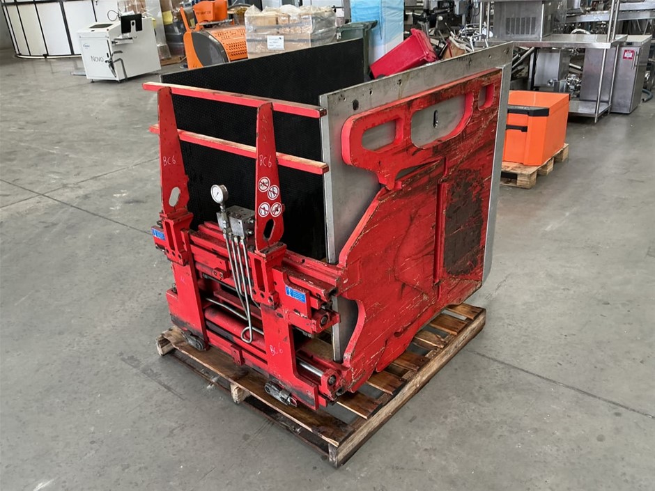2005 Bolzoni 700KG Whitegoods Clamp Class 2 Forklift Attachment