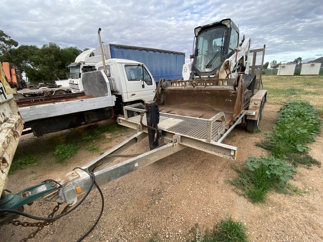 <p>2006 Allyweld Plant Tandem Beavertail Trailer</p>