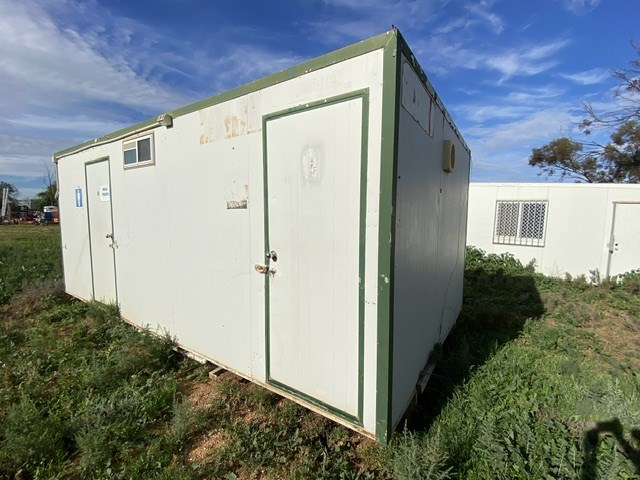 <p>6 x 3m Transportable Ablution Block</p>