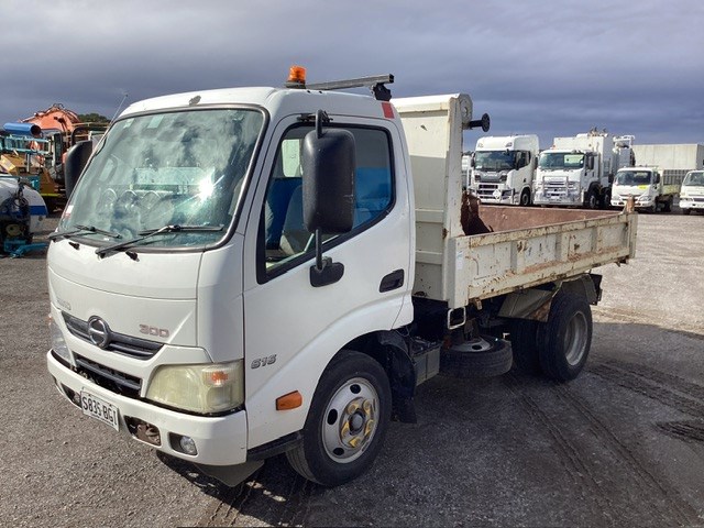 <p>2014 Hino 300 616 4 x 2 Tipper Truck</p>