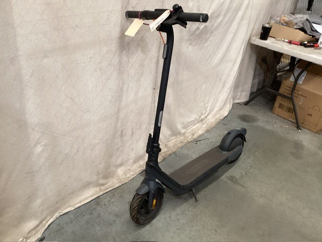 Ninebot E2 Pro Electric E- Scooter