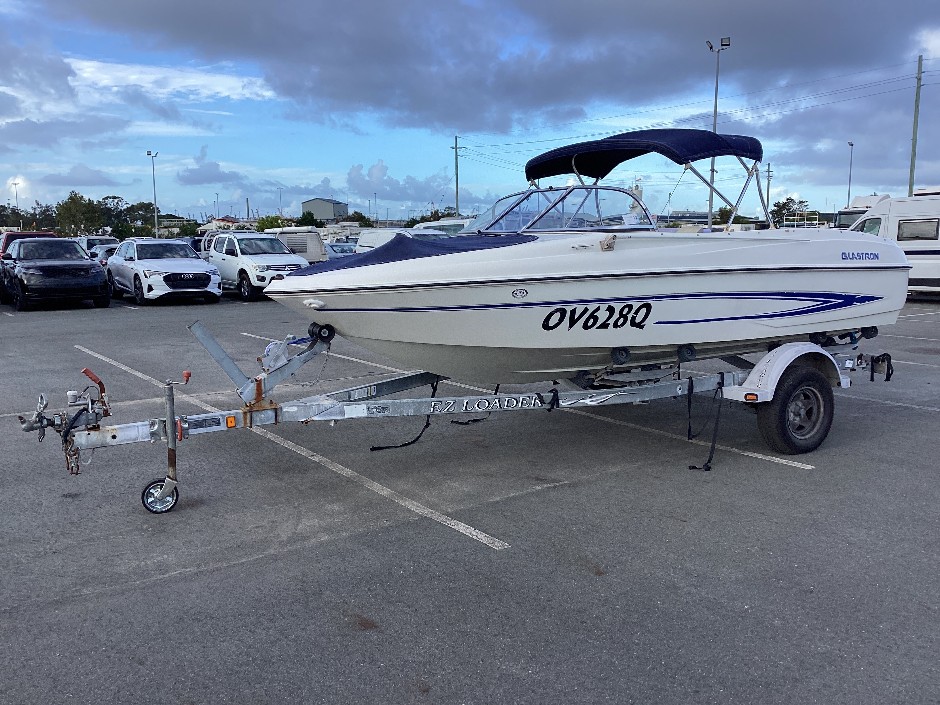 2004 Glastron MX175