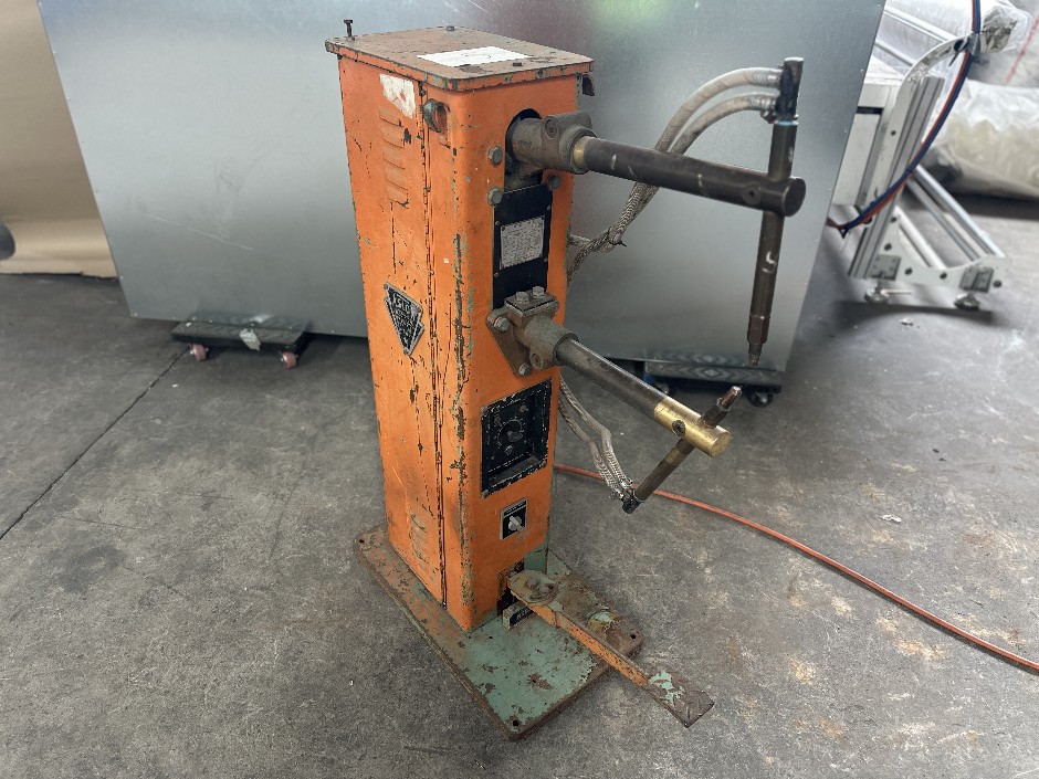 <p>Aston Electrical Products PTY LTD 119P Sport Welder</p>