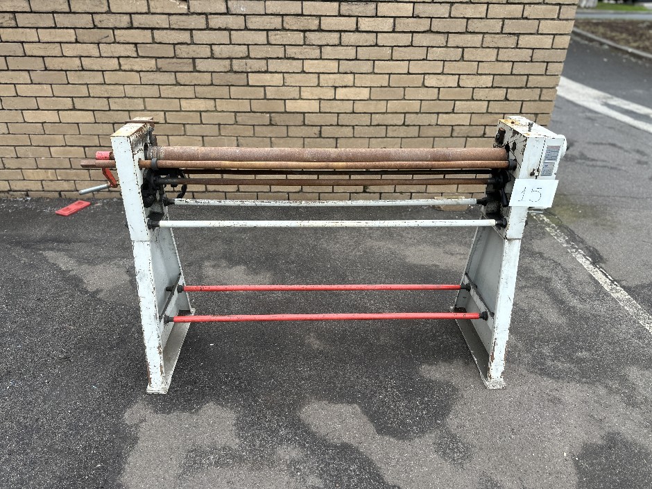 <p>1200mm Metal Master Roller</p>