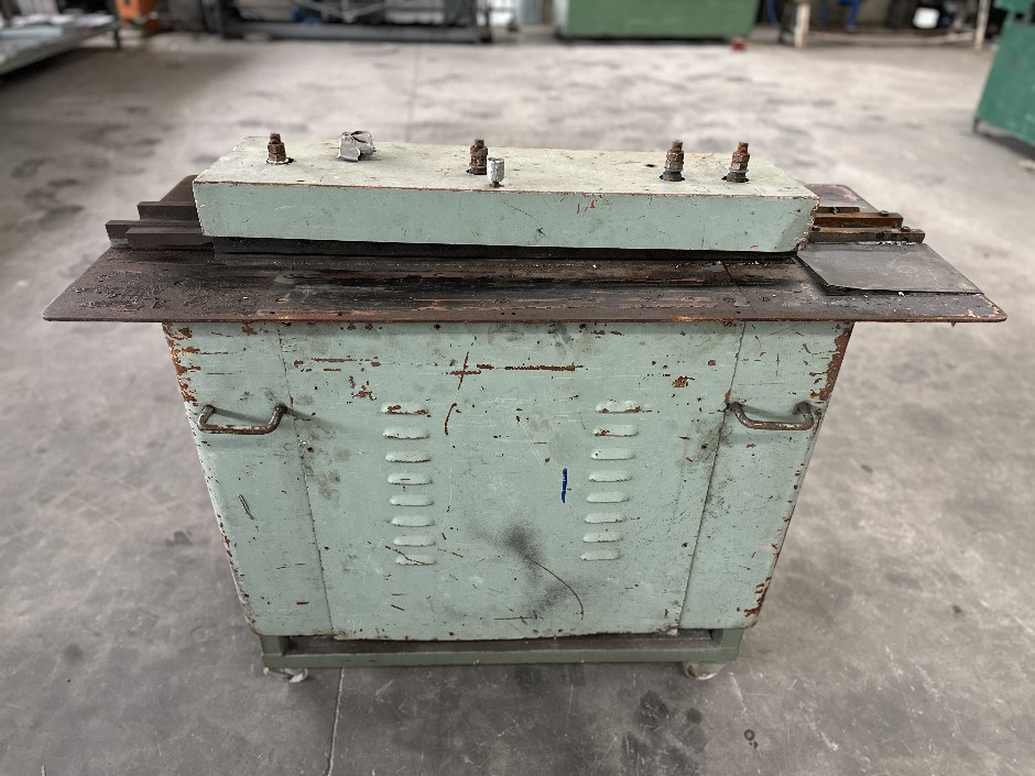 <p>LIPLOCK and 11mm Turning Up HERLESS</p>
