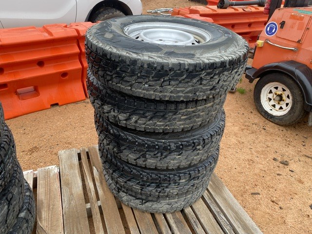 <p>Car Tyres & Rims x4</p>
