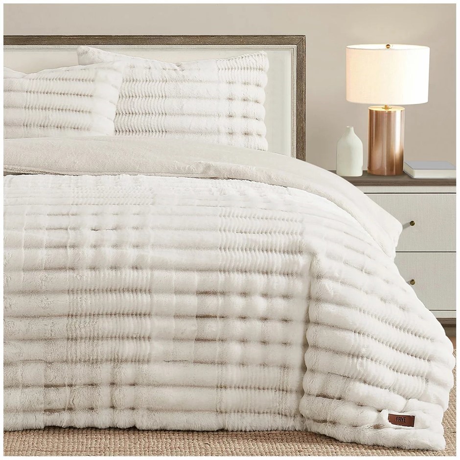 FRYE CHANNEL Comforter Set 3-Piece Set, Queen, Cream. N.B: 1 x pillow cases