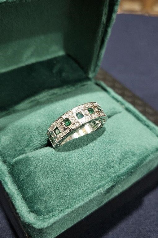 925 Sterling Silver green & White Simulated Diamonds Ring -8US