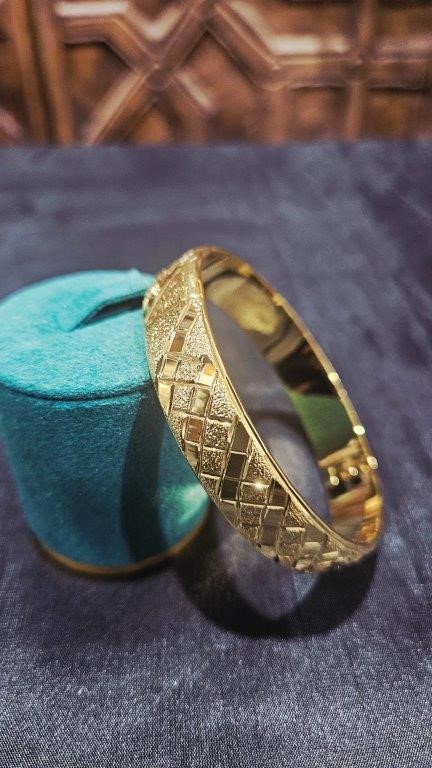 22KGold-filled/ITALY  Yellow Gold Filled bangle -(stamped 22KGold-filled