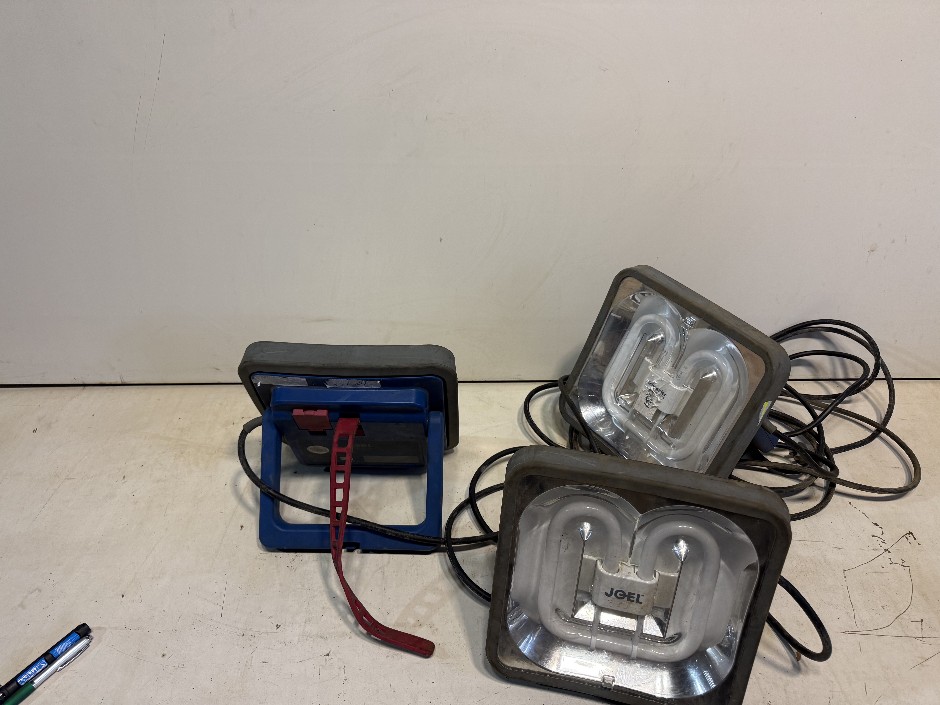 <p>Used Electric Lead Lights</p>
