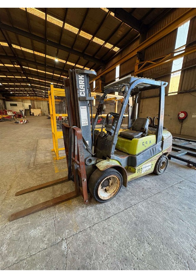 Clark 2.5T Forklift