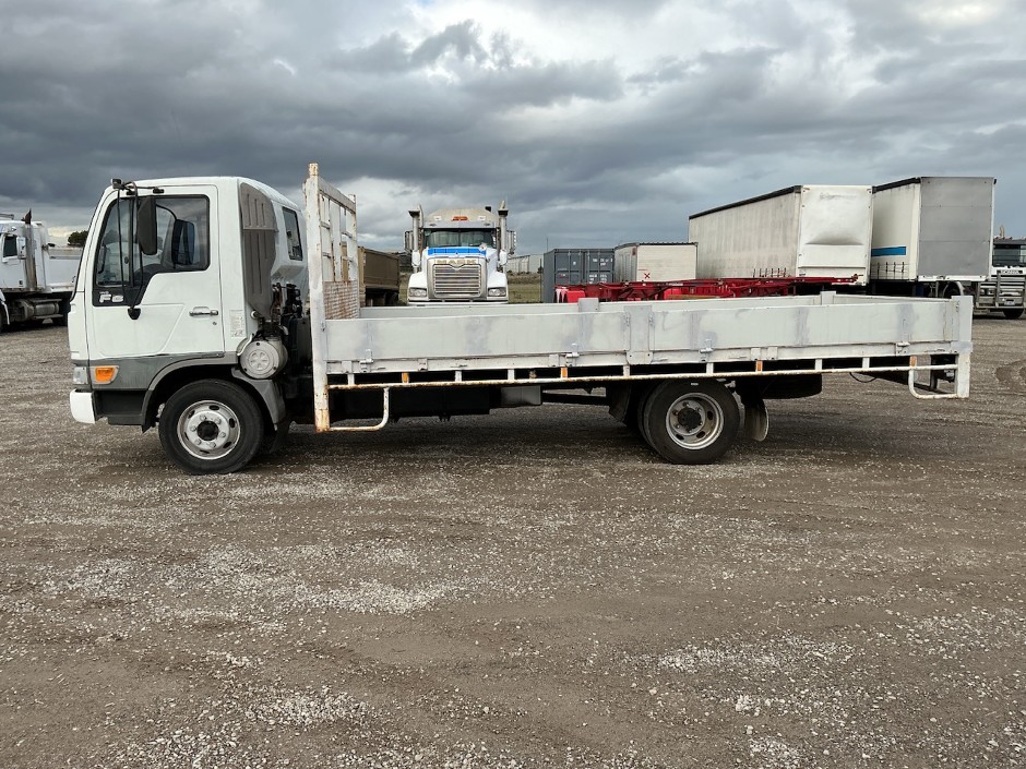 2000 Hino FB 4x2 Tray Truck