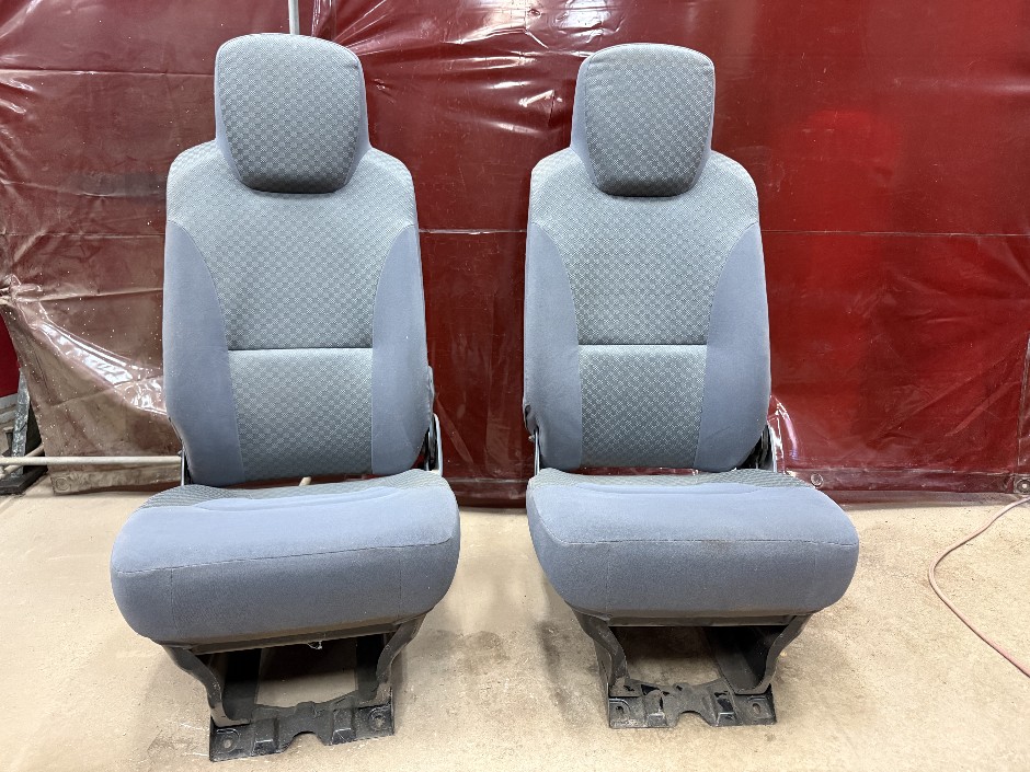 2x Truck Seats