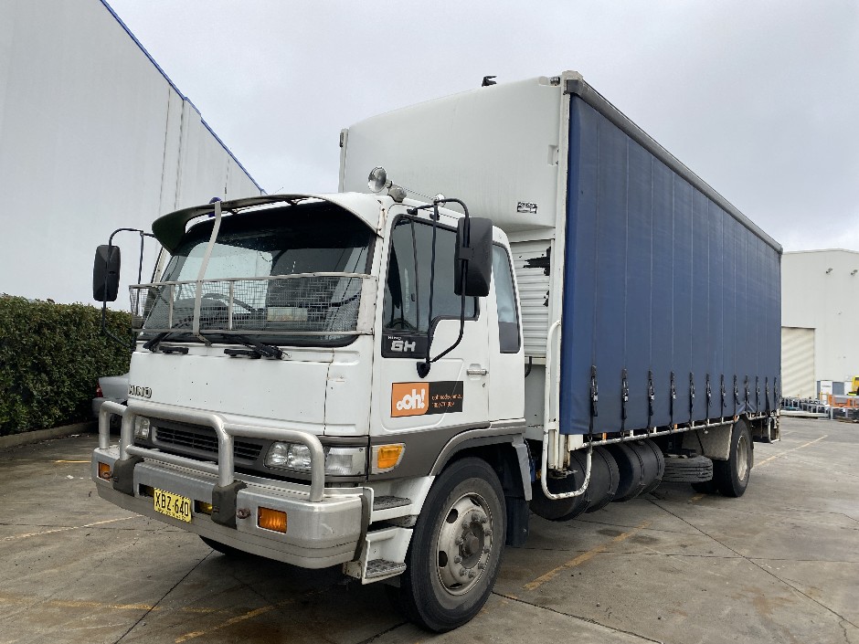 No Reserve 2000 Hino GH 4x2 Curtainsider