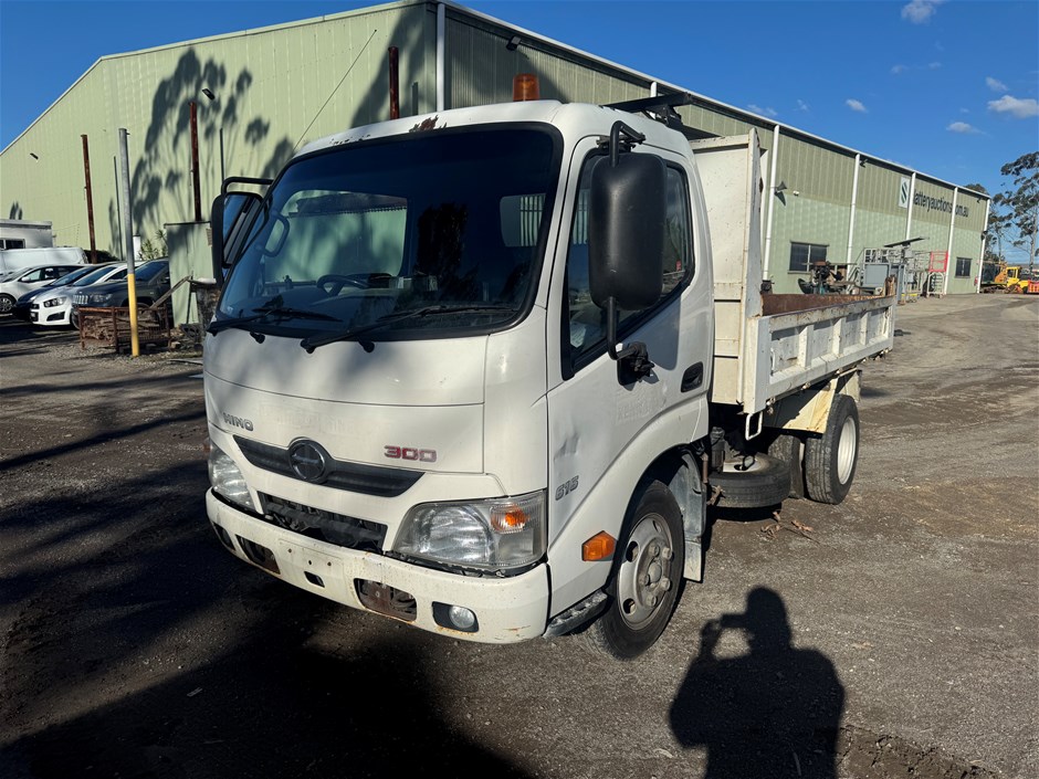 <p>2017 Hino  300 Ser 4 x 2 Tipper Truck</p>