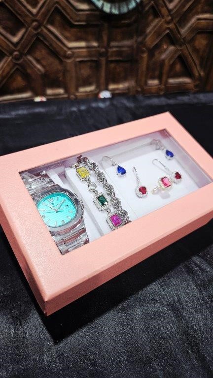 6-Piece Jewellery Set.Watch,Bracelets, Ring & Two Earrings(Gift Box