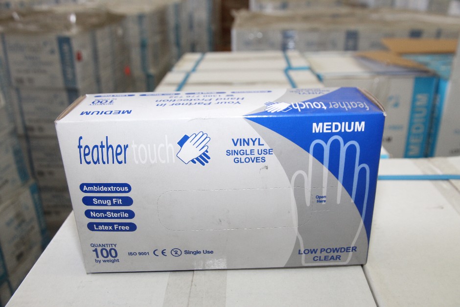 Feather Touch Medium Vinyl Clear Low Powder Gloves