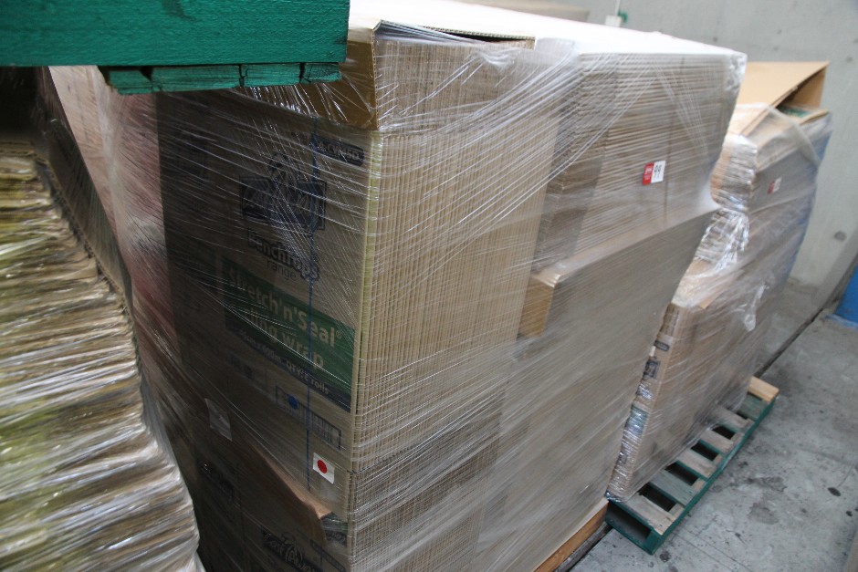 <p>Cast Away Cling Wrap Packing Boxes</p>