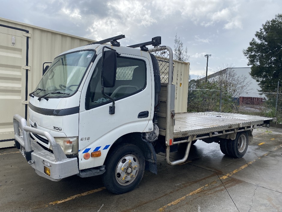 <p>2007 Hino 300   4x2 Tray Truck</p>