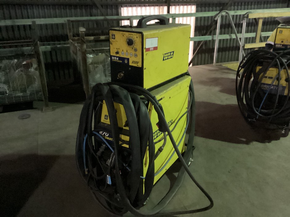 <p>Wia Weldmatic Fabricator CP135-2 Mig Welder</p>