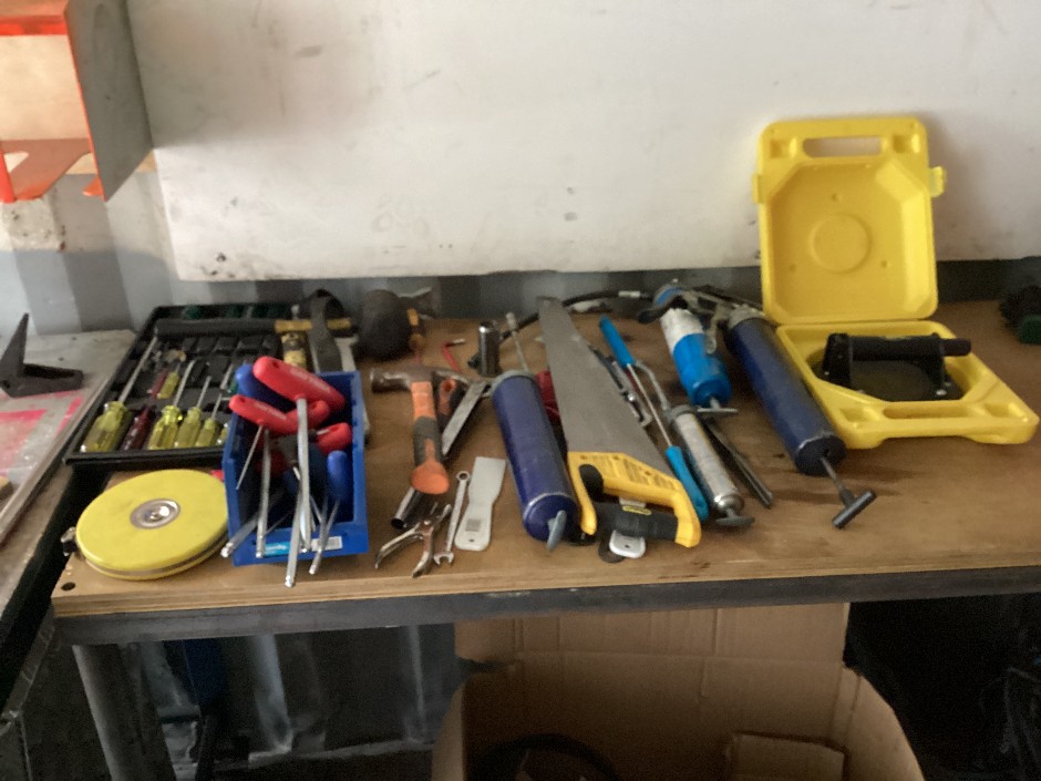 <p>Assorted Handtools</p>
