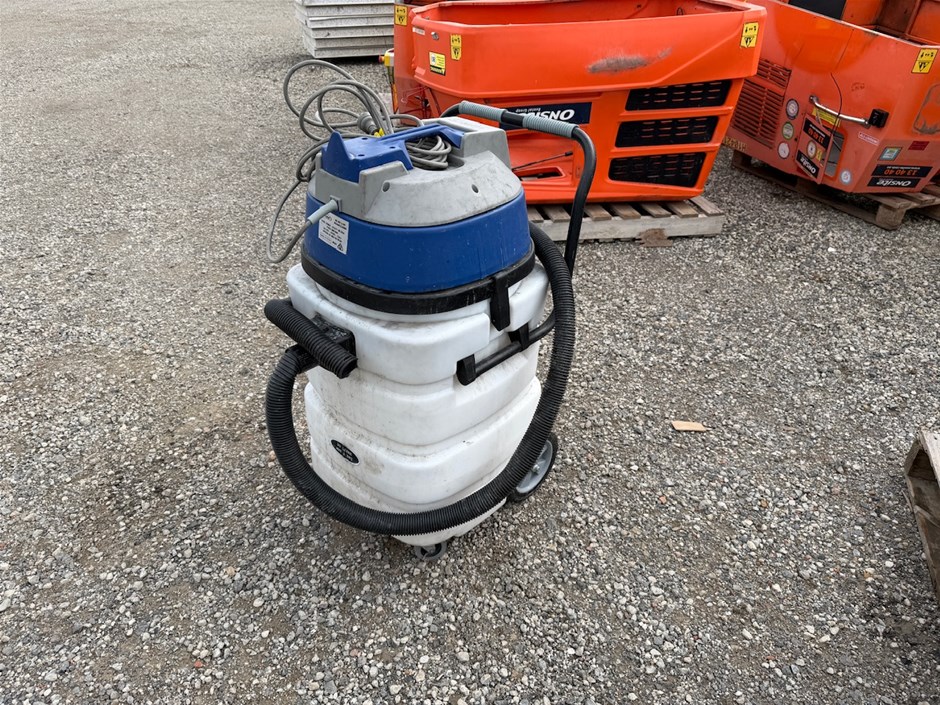 <p>CleanStar Wet N Dry Vacuum Cleaner</p>