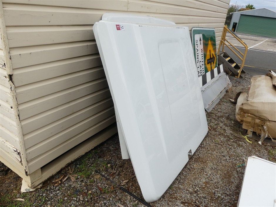 <B>Utility Canopies (Qty 3 Assorted)</B>
