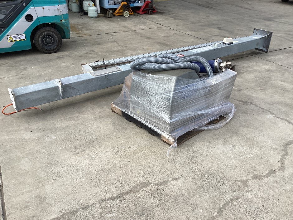 <p>Schmalz 45 kg capacity vacuum lifter freestanding jib  crane</p>