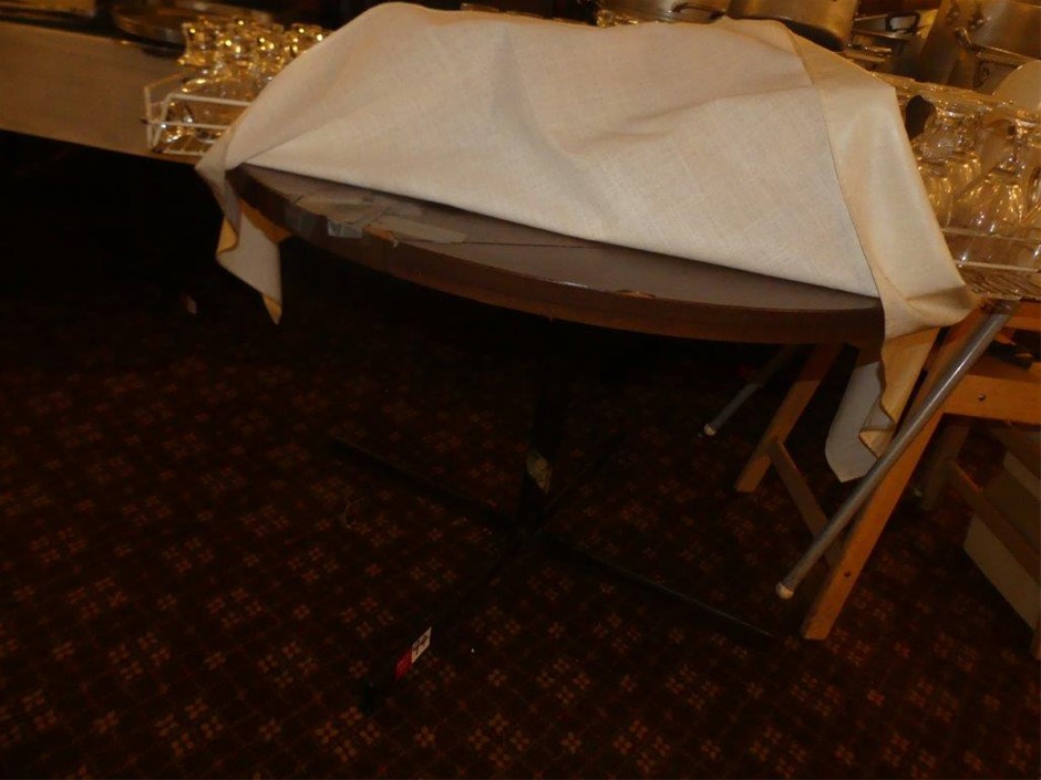 <B>Café Table (Round)</B>