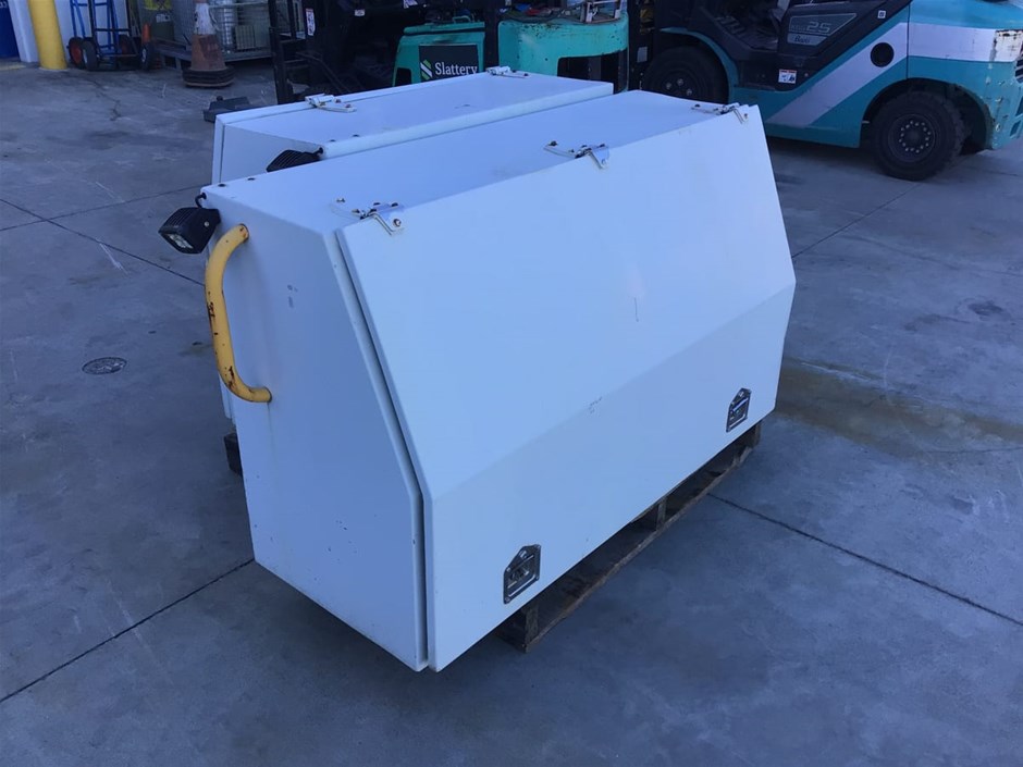 <p>2x Gull Wing Toolboxes</p>