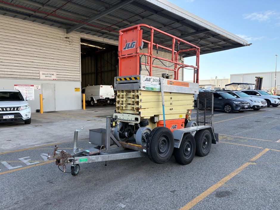 2007 JLG 2630ES Scissor Lift on Tandem Axle Plant Trailer