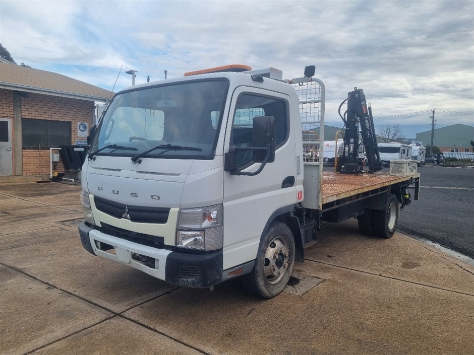 <p>2015 MITSUBISHI CANTER 7/800 4 x 2 Crane Truck</p>