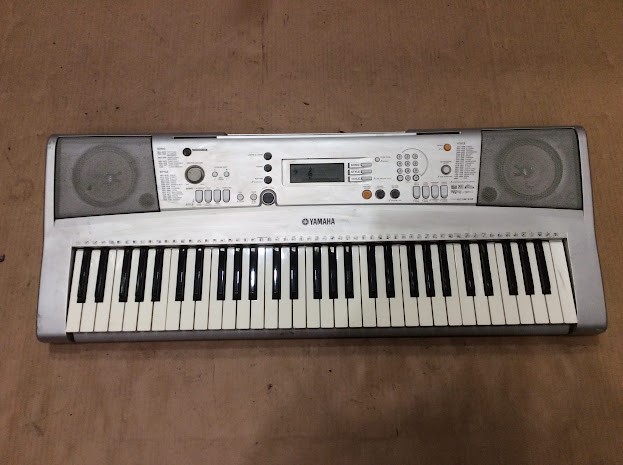 Yamaha PSR-E303 Portable Keyboard