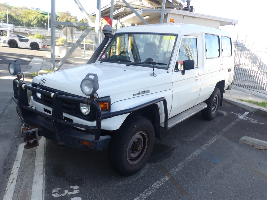 2004 Toyota Landcruiser Troop Carrier 4WD Manual - 5 Speed Troop Carrier