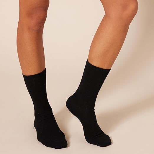 4 Pairs x AMAZON ESSENTIALS Women's Casual Crew Socks, Black, Size 39/45, W