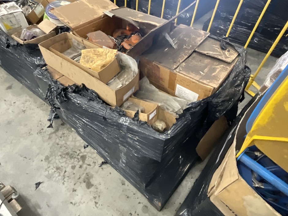 <p>Pallet of Assorted Chains and Linkages</p>