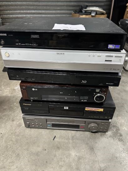 Mixed lot of DVD and VCR's