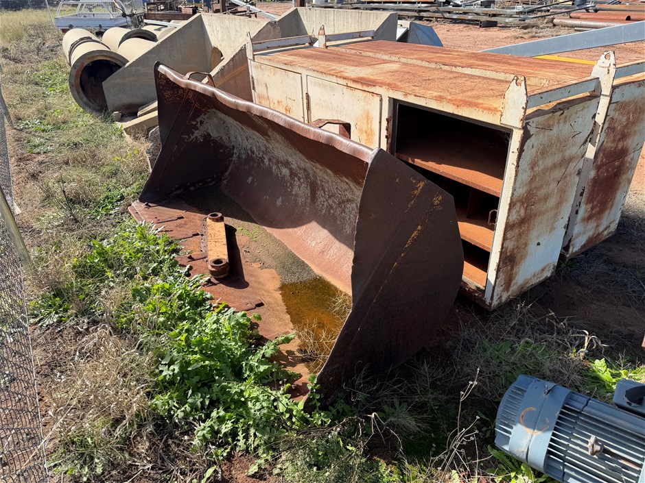 <p>Loader bucket