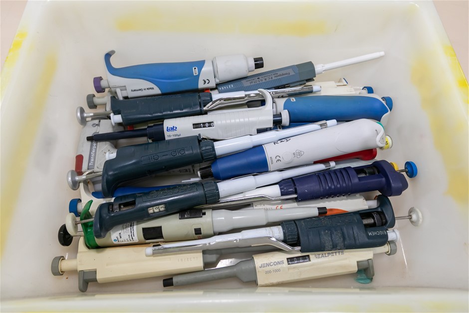 Micro Pipettors Assorted Types with Variable Volume