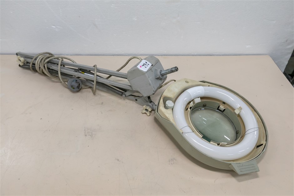 Magnifier with Illumination on Movable Arm