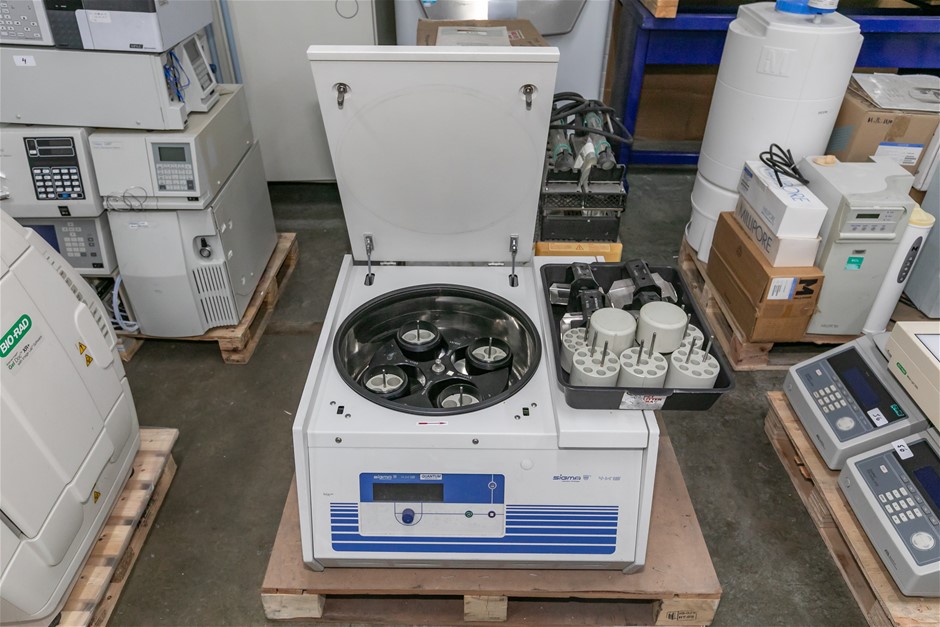 Refrigerated Centrifuge with 4 Place Spin-Out Rotor