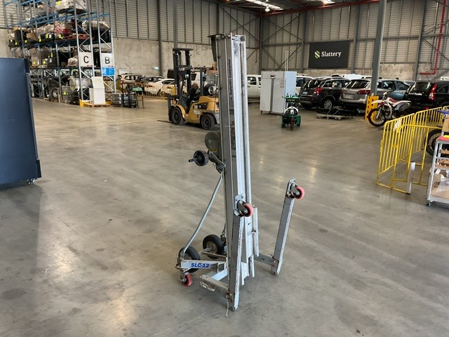 <p>Genie Material Hoist</p>