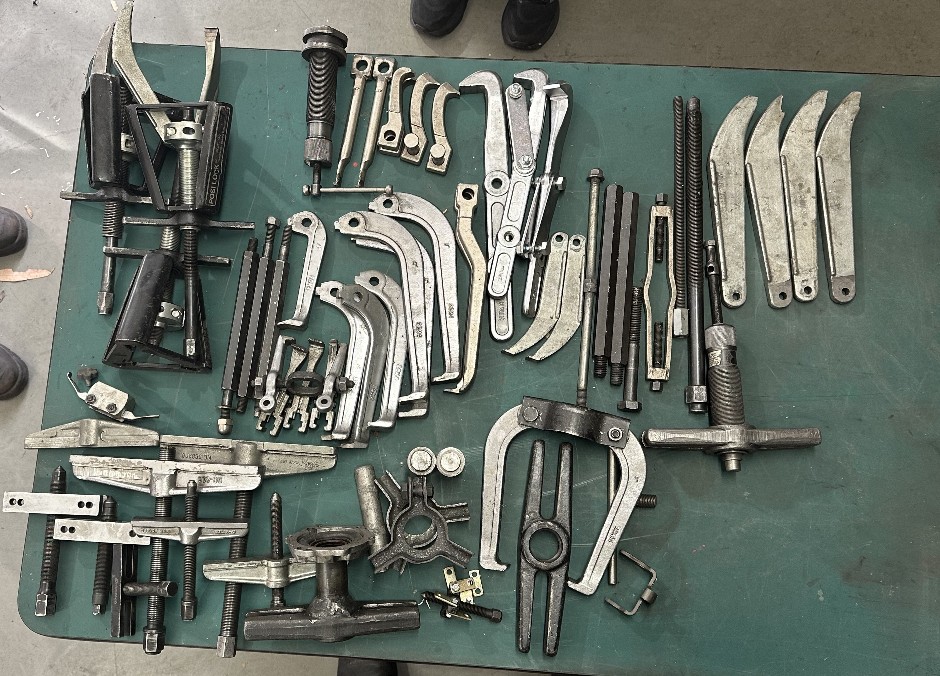<p>Assortment of Gear / Bearing Pullers with Some Original Boxes</p>