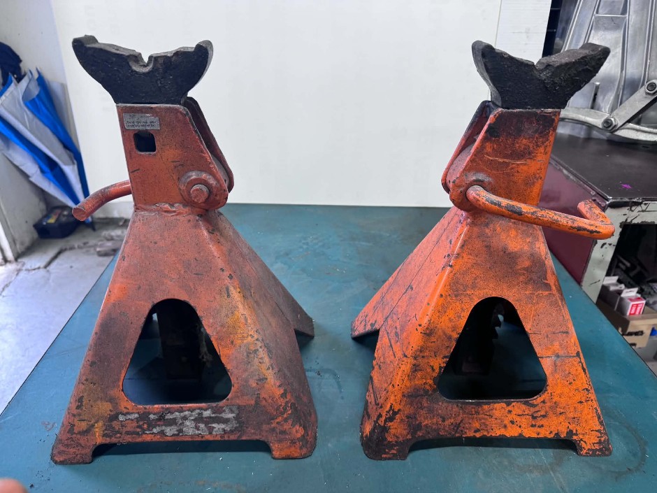 <p>Pair of Car USED Jack Stands</p>