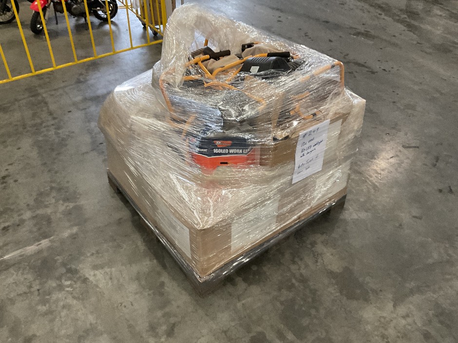 <p>Work Lights and Light Equipment Pallet Of</p>