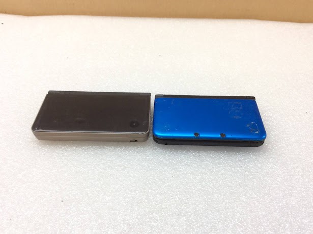 Nintendo 3DS XL&DSi XL Handheld Gaming Console (Lot of 2)